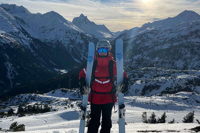 Individual private ski lessons with a ski instructor from the Pettneu ski school
