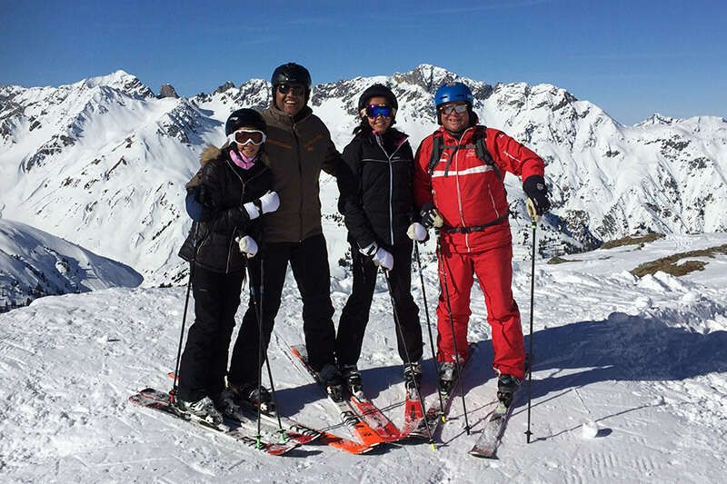 Privatunterricht für eine Familie mit Stefan Falch von der Skischule Pettneu am Arlberg