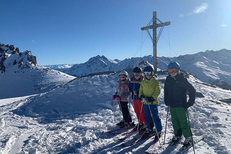 Private ski lessons for children with the Pettneu am Arlberg ski school in Tyrol